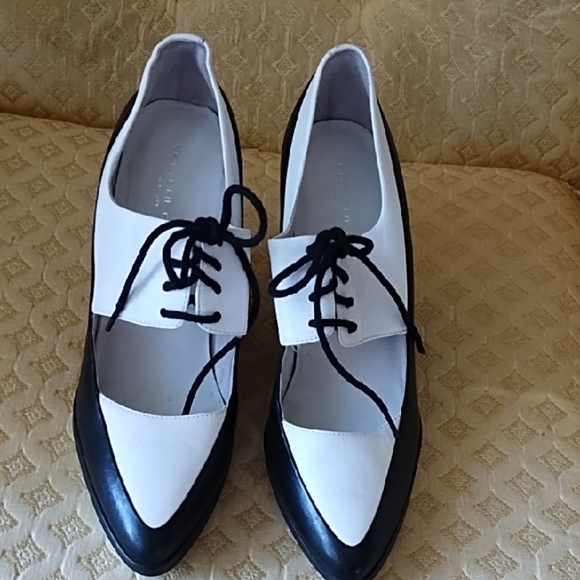 Kenneth Cole Shoes - Kenneth Cole  black and white leather wedge size 8.5